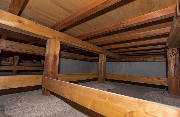 Benefits of Working with a Local Crawlspace Company Near You